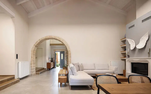 Artemis Apollonas Villa