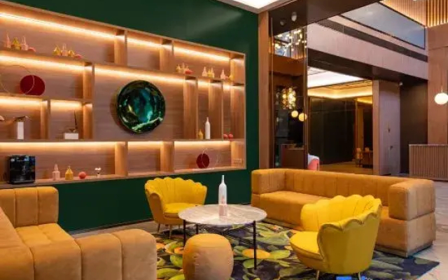 Orange Hotel (Yuyao Colorful City)
