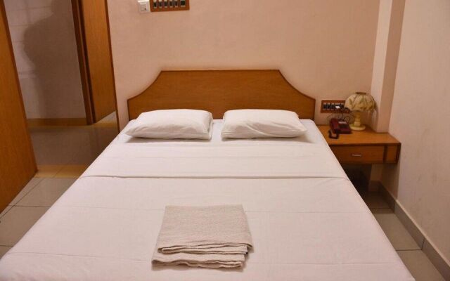 Saravanas Lodge