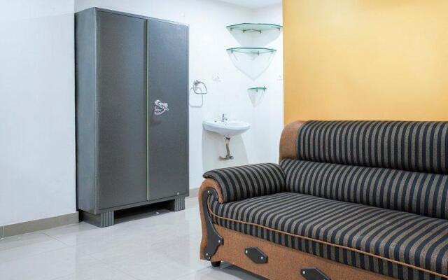 OYO 68404 Sa Thirumala Residency