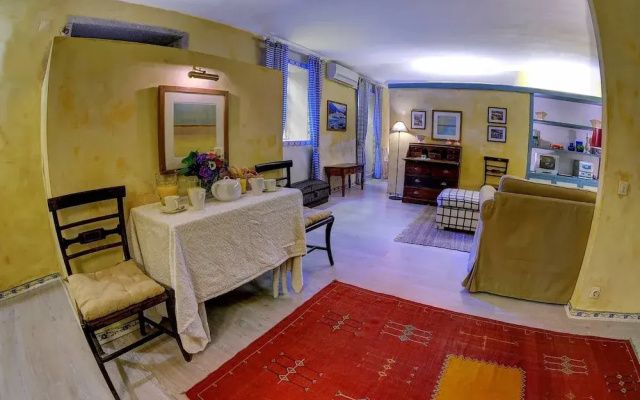 Independent Apartment n 4 in an Old Mansion Located by the Mouth of Douro River