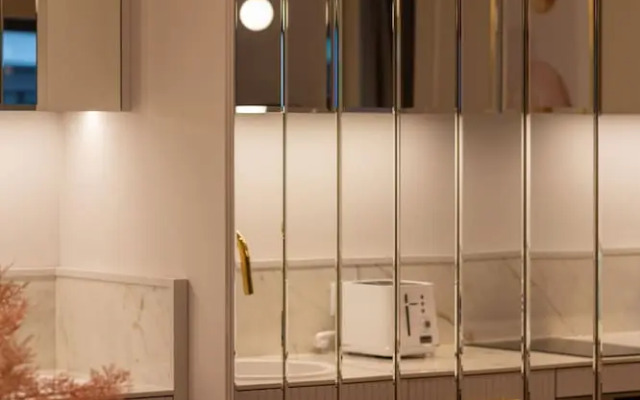 Mennica Morganit by Renters Prestige