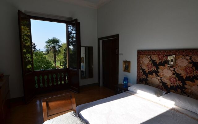 Furry Frinds With Family Home