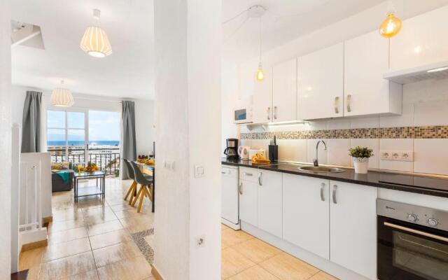 1314 FABULOUS 2 BEDROOM Accommodation ROOF TERRACE