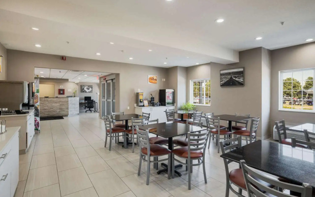 Sonesta Essential Hotels & Suites Kansas City/Blue Springs