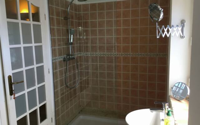 Quaint Holiday Home with Private Pool in Lorgues France