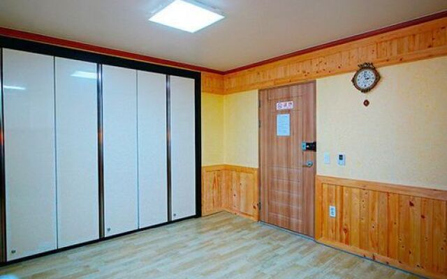 Jeonju Damso Byeolgwan Pension