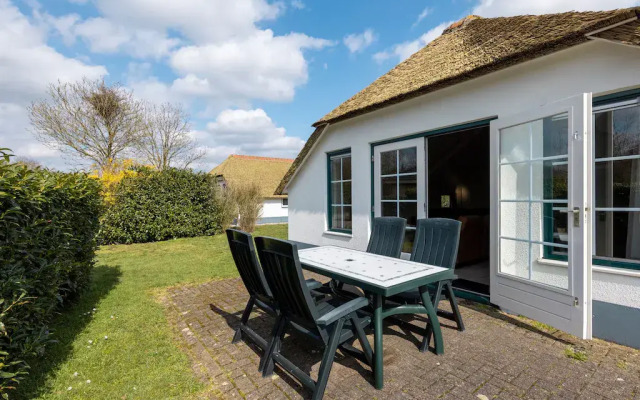 Nice bungalow with a dishwasher, 3 km van Putten