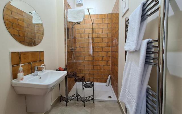 10 to12 Folkestone Bed  Breakfast