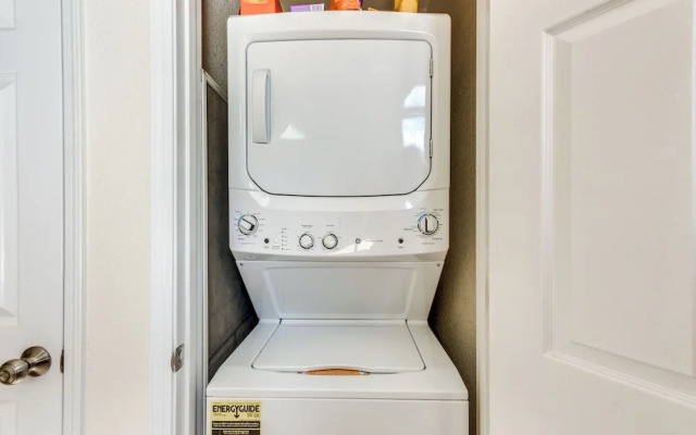 Bright Townhome - 1 Mile to Downtown Cloudcroft