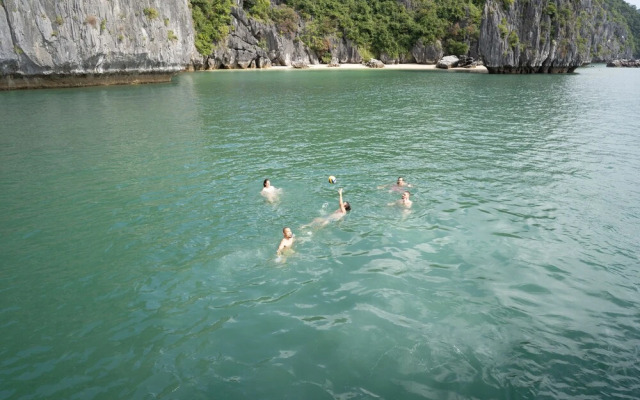Halong Fantasea Cruise
