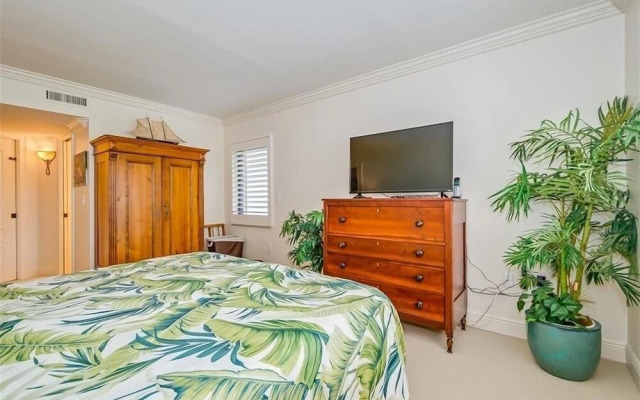 Sea Oats 217 2 Bedroom Home by RedAwning