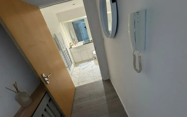 Luxury Loft Style 2 Bed Apartment Next to Excel/o2