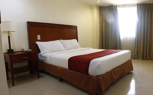 Vaccinated Staff - Capital O 824 Chinatown Lai Lai Hotel