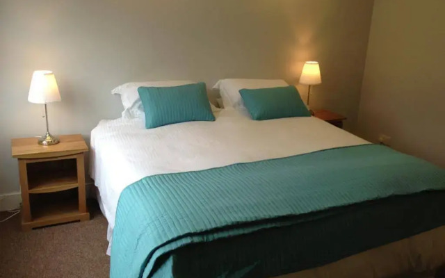 Bath Roof Terrace Apartment, City Centre, Sleeps 8