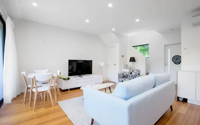Designer Taste 2BR Townhouse@hawthorn