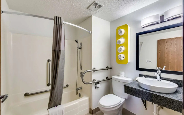 Motel 6 Albert Lea, MN