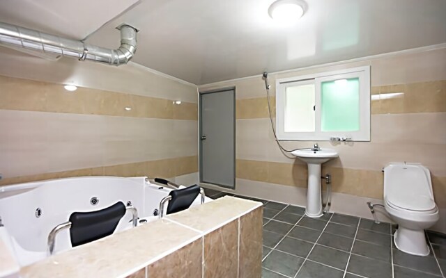 Yeongwol Muksan Guan Pension