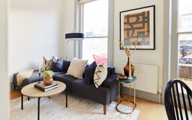 The Camden Hideaway - Stunning 1BDR Flat with Balcony