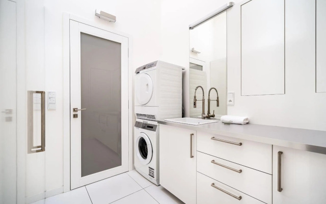 5BR+3.5BT Wilson Central apt.