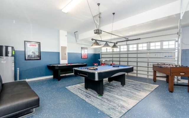 Champions Gate 6 Bedroom Villa by Redawning