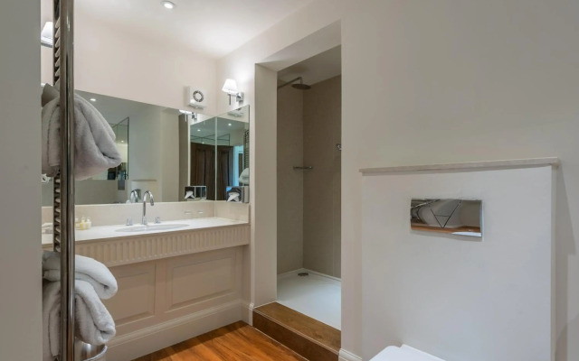 Rushton Hall Hotel & SPA