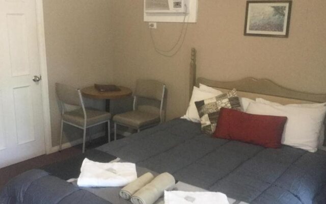 Village Motor Inn