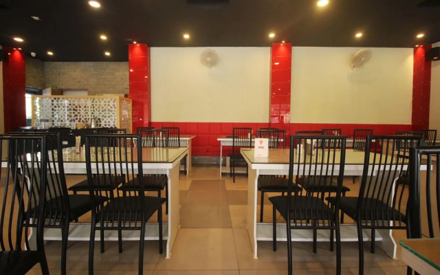 OYO 10247 Hotel Golden Gate