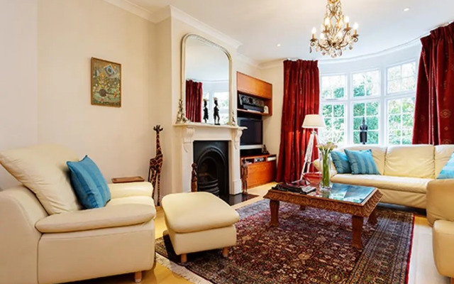 Veeve  Holly Lodge Estate