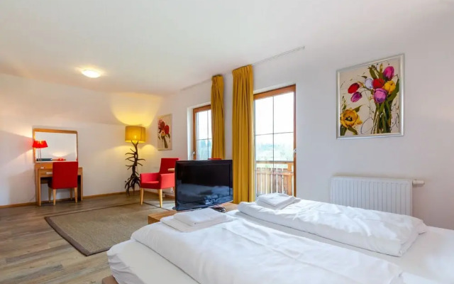 Luxury Chalet in Obertraun With Pool