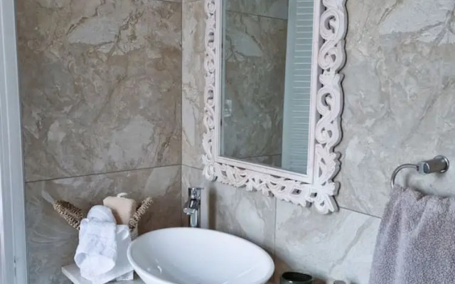 Luxurious Sea Point Apartment