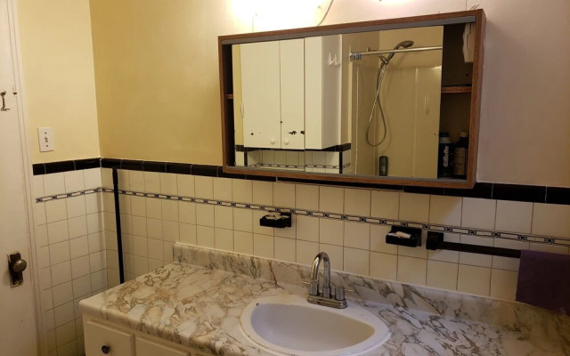 Apartment near Metro Monk Station