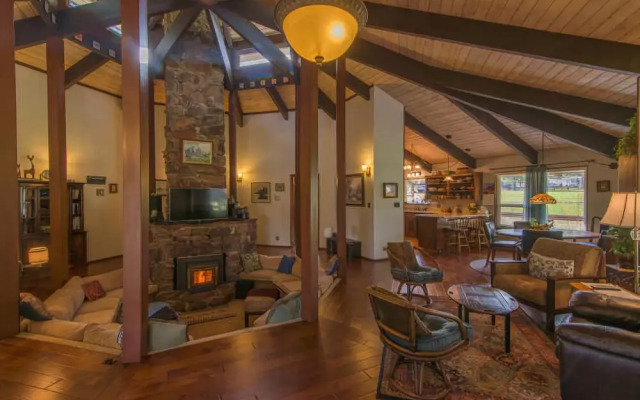 Reynold by RedAwning