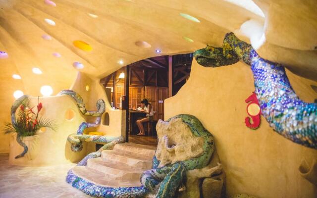 Tree House Beachfront Lodge