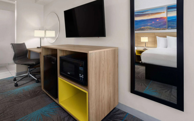 Days Inn by Wyndham Frederick
