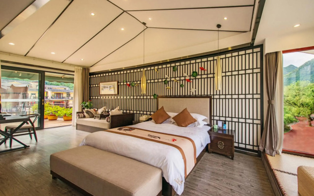 Peach Blossom Resort Hotel