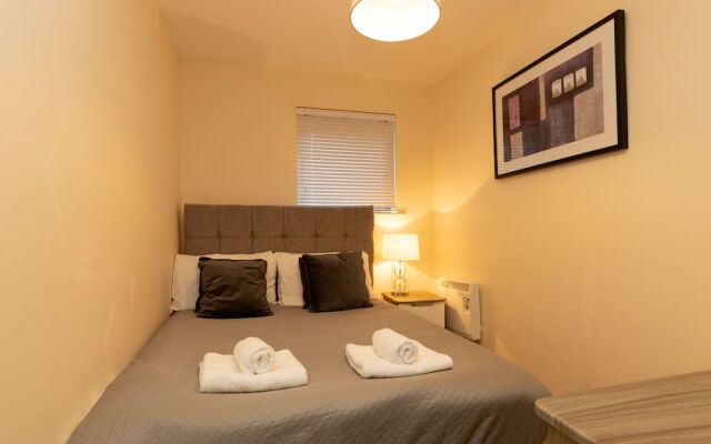 Higher Living - Professional Southampton Apartment