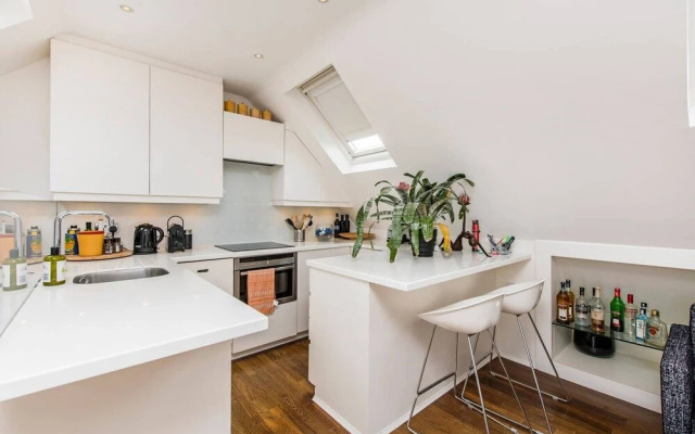 Beautiful 2 Bed W Roof Terrace in Holland Park