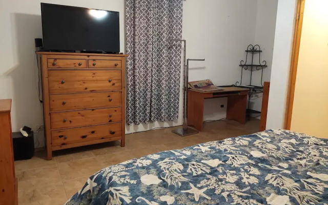 Beautiful 1-bed House in Somerset Village
