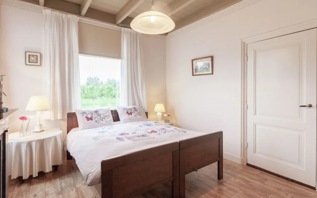 Lovely Cottage near Sea in Wemeldinge