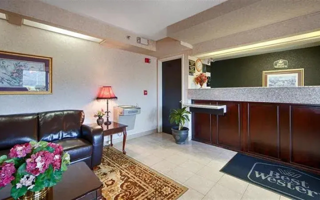 Days Inn & Suites by Wyndham Warner Robins Near Robins AFB