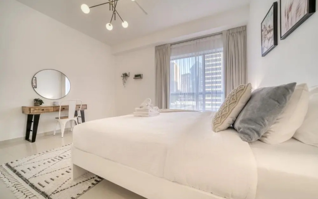JBR Gem Spacious 1BR Apt With Balcony