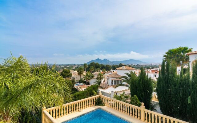 Detached villa with private swimming pool in Pedreguer