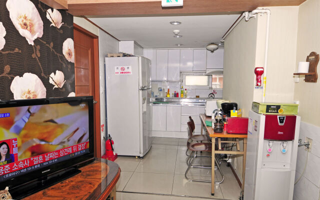 Hwaseong Guest House - Hostel