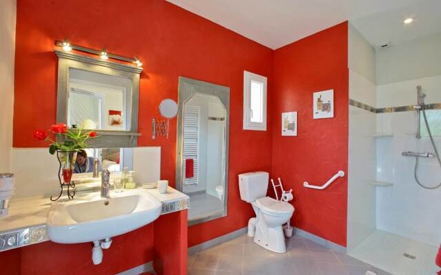 Les Chenes Rouges