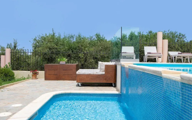 Villa Elihrisos-private Heated Pool Near the sea