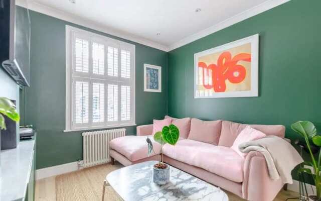 Beautifully Designed 2BD House - by Queen's Park!