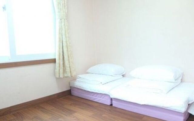 Gom Guesthouse Myeongdong