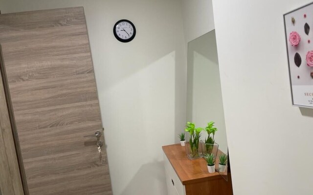 401 Luxury 2Bhk Apartment With Maid Room