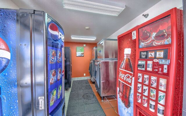 Motel 6 San Antonio, TX - Fiesta Trails